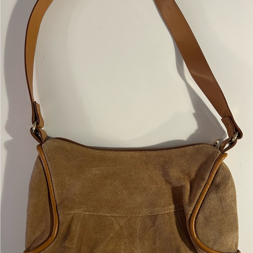 Chic Tan Leather Shoulder Bag